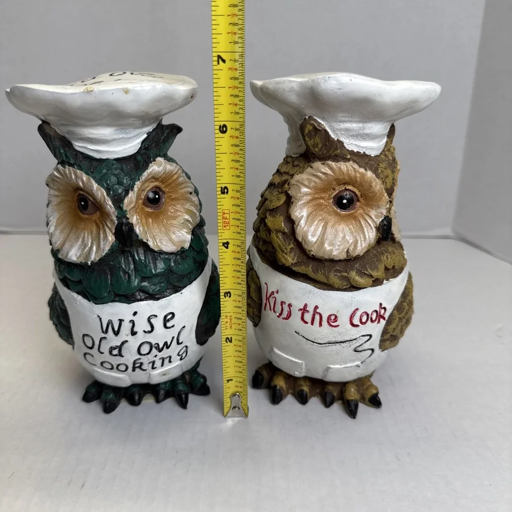 Two Homestyle 2010 Owl Figurines Pair Of Cooks Plastic